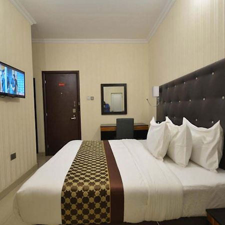 Lakeem Suites Agboyin Surulere Lagos Buitenkant foto