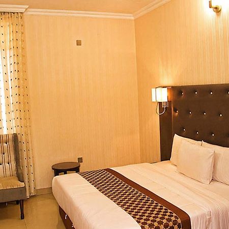 Lakeem Suites Agboyin Surulere Lagos Buitenkant foto