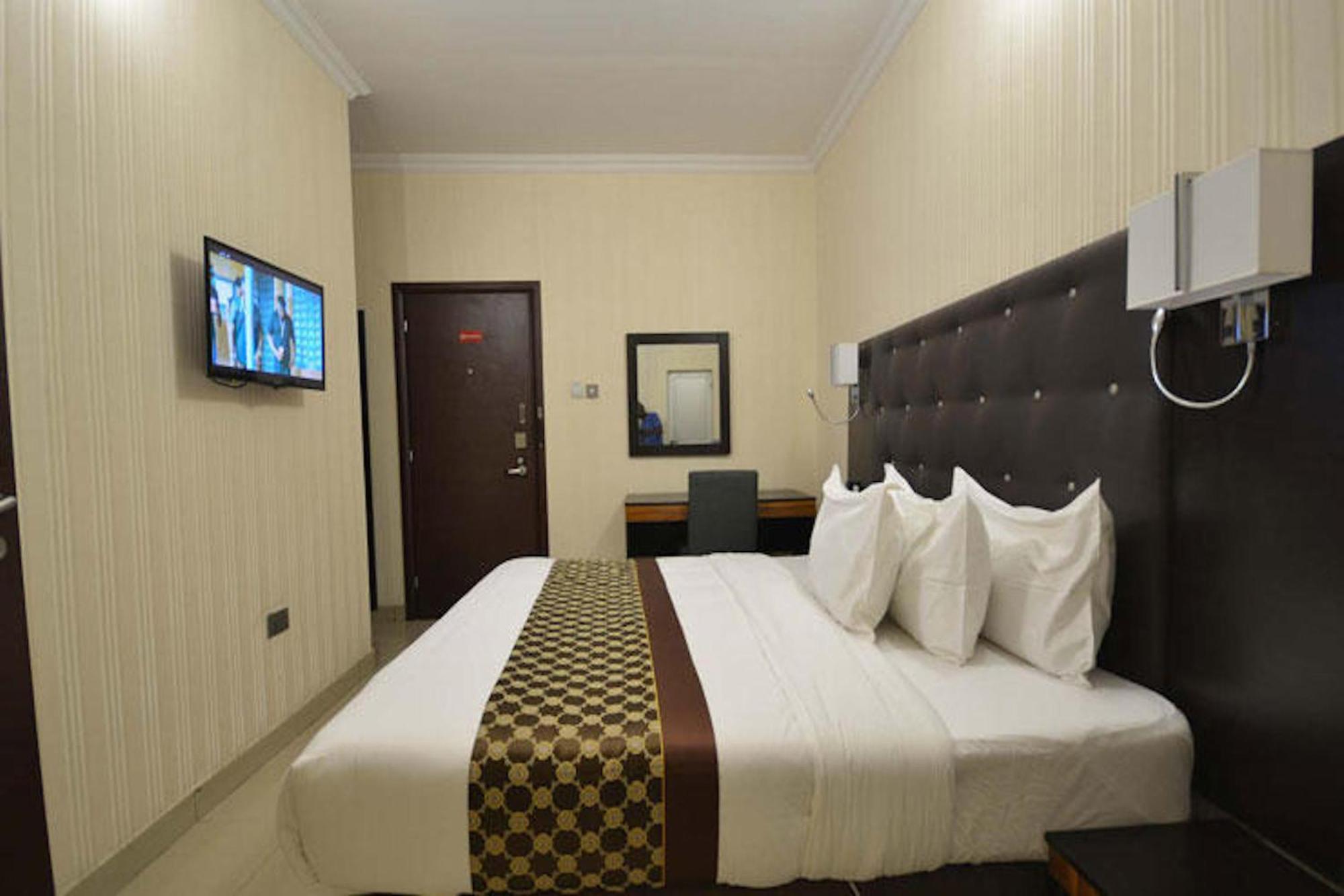 Lakeem Suites Agboyin Surulere Lagos Buitenkant foto