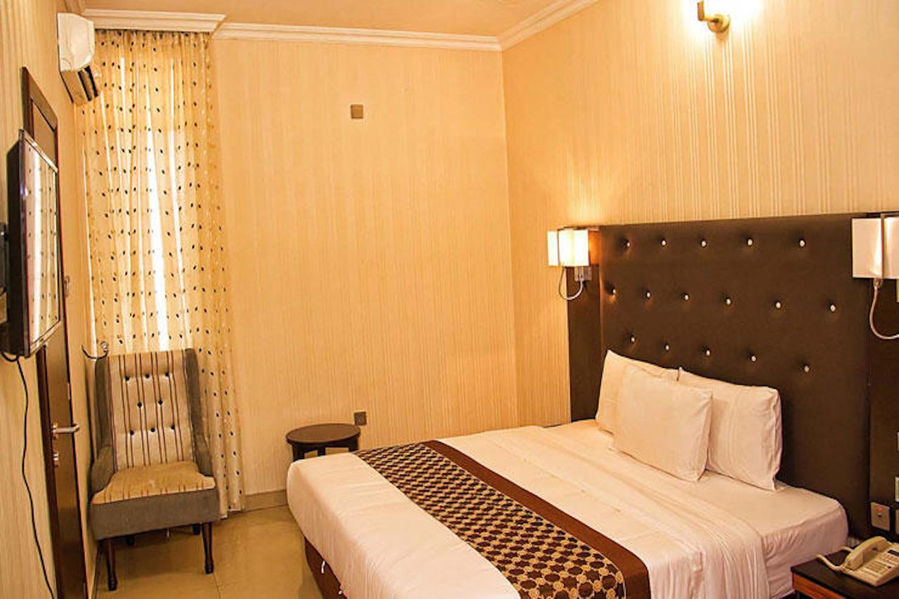 Lakeem Suites Agboyin Surulere Lagos Buitenkant foto
