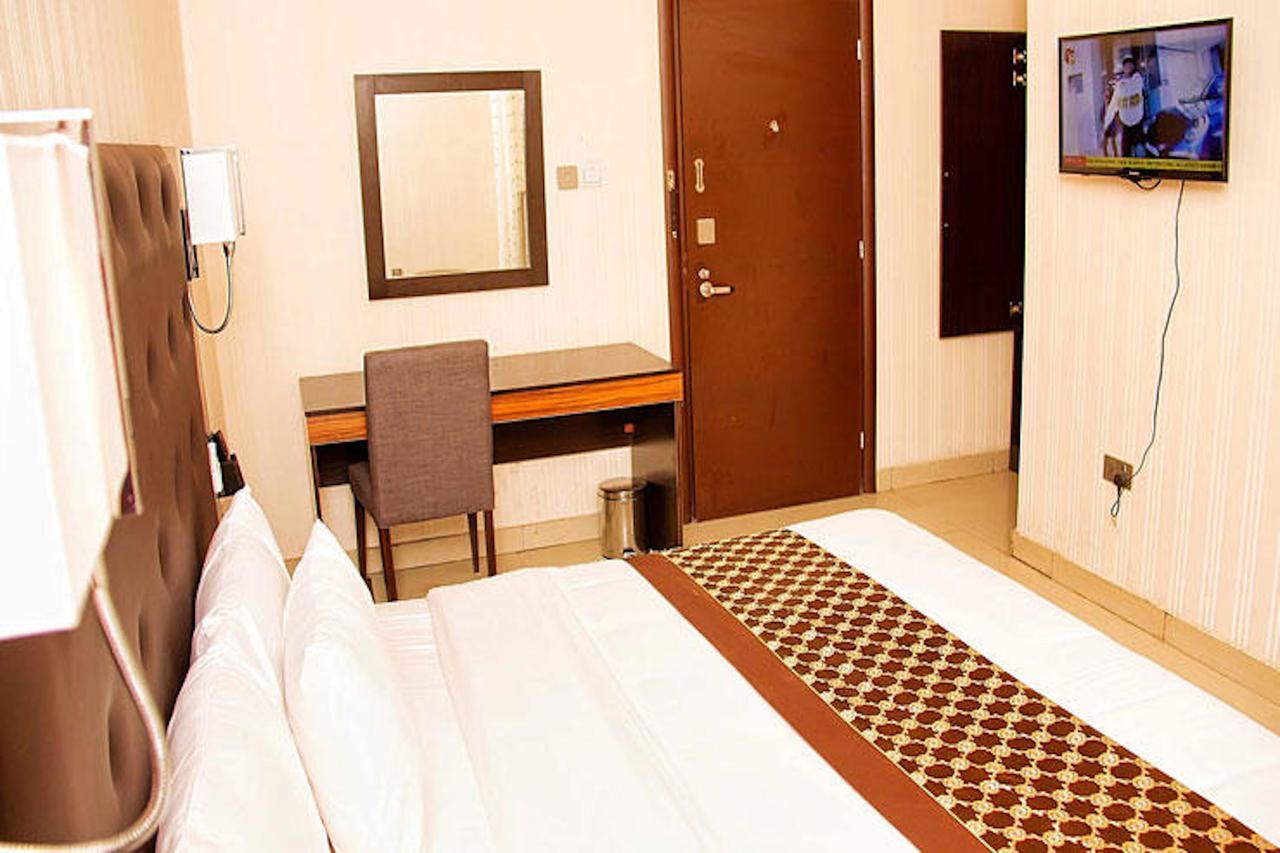Lakeem Suites Agboyin Surulere Lagos Buitenkant foto