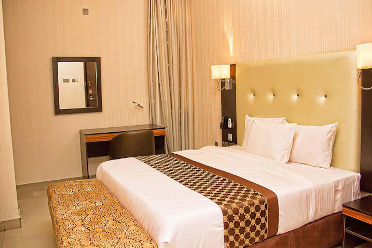 Lakeem Suites Agboyin Surulere Lagos Buitenkant foto